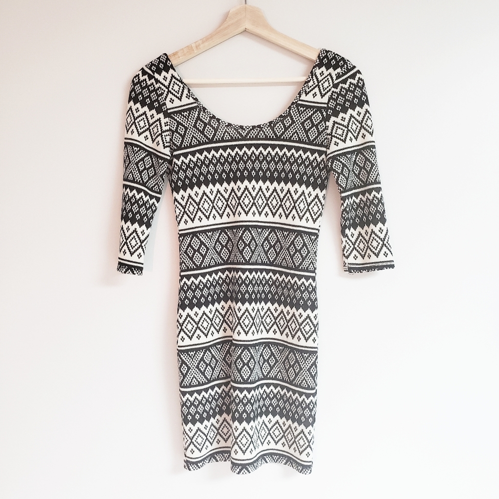 5/$25 Hello Miss fiitted tunic- Black & White-S